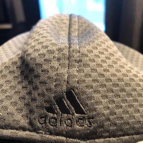 Adidas Hat/Moisture Wicking - Picture 5 of 8